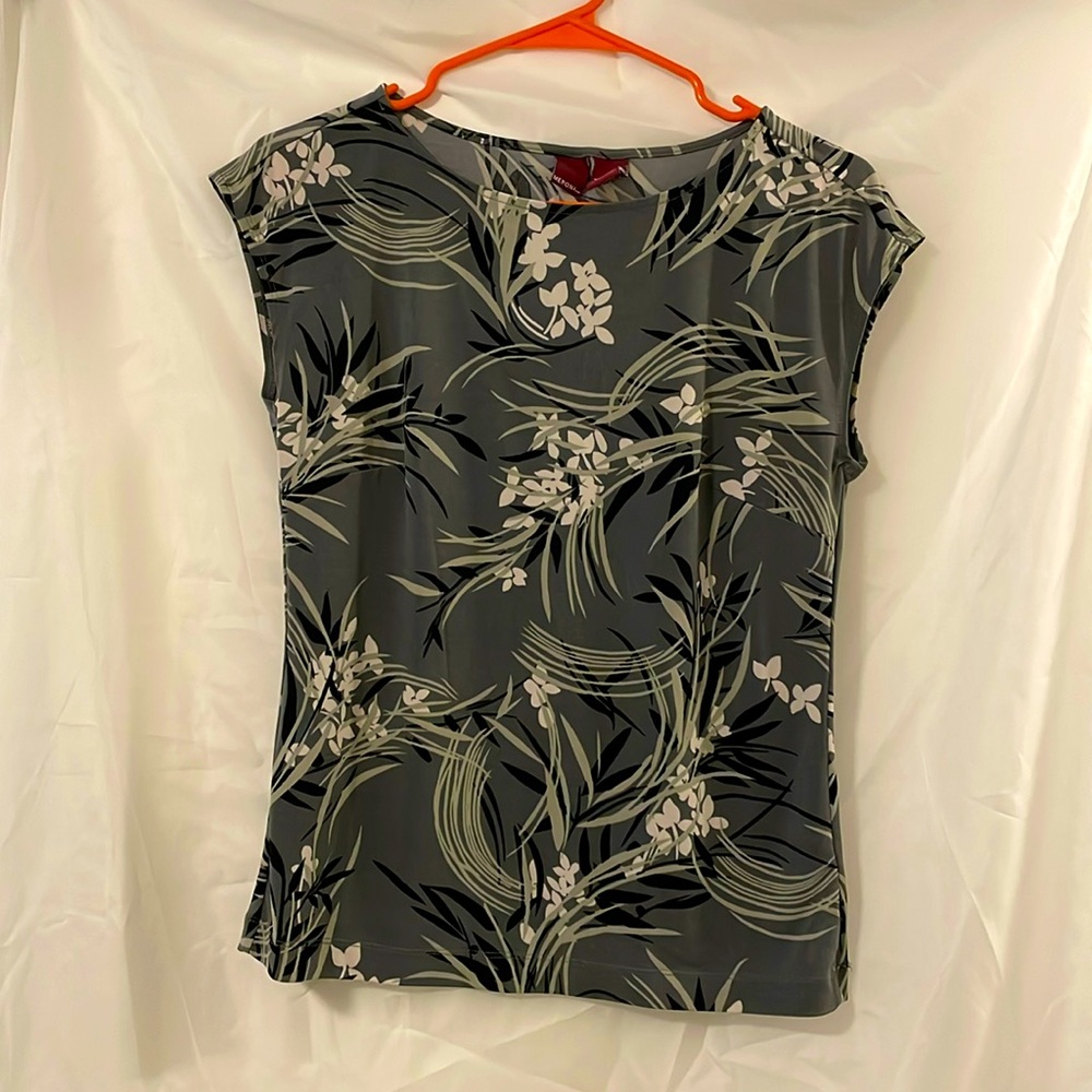 Shirt. Business casual. Small. Stretchy fabric. Color grey, light green black.